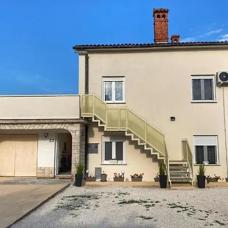 Jozephine 1 By Guide Пула