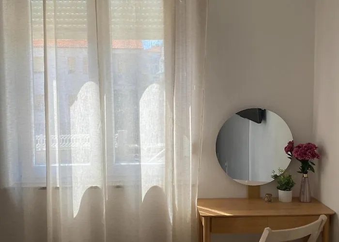 Jozephine 1 By Guide * Pula