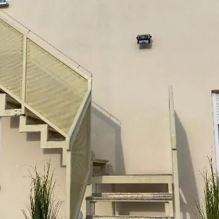 Jozephine 1 By Guide * Pula