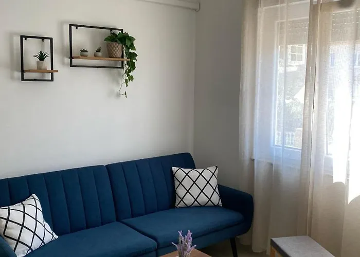 Jozephine 1 By Guide