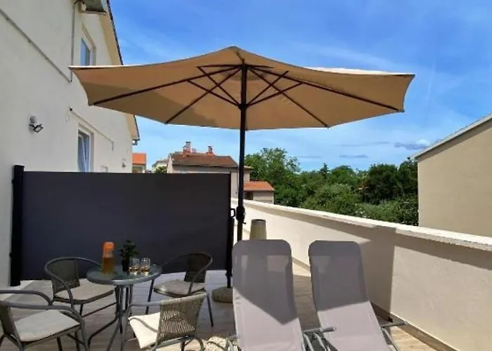 Jozephine 1 By Guide